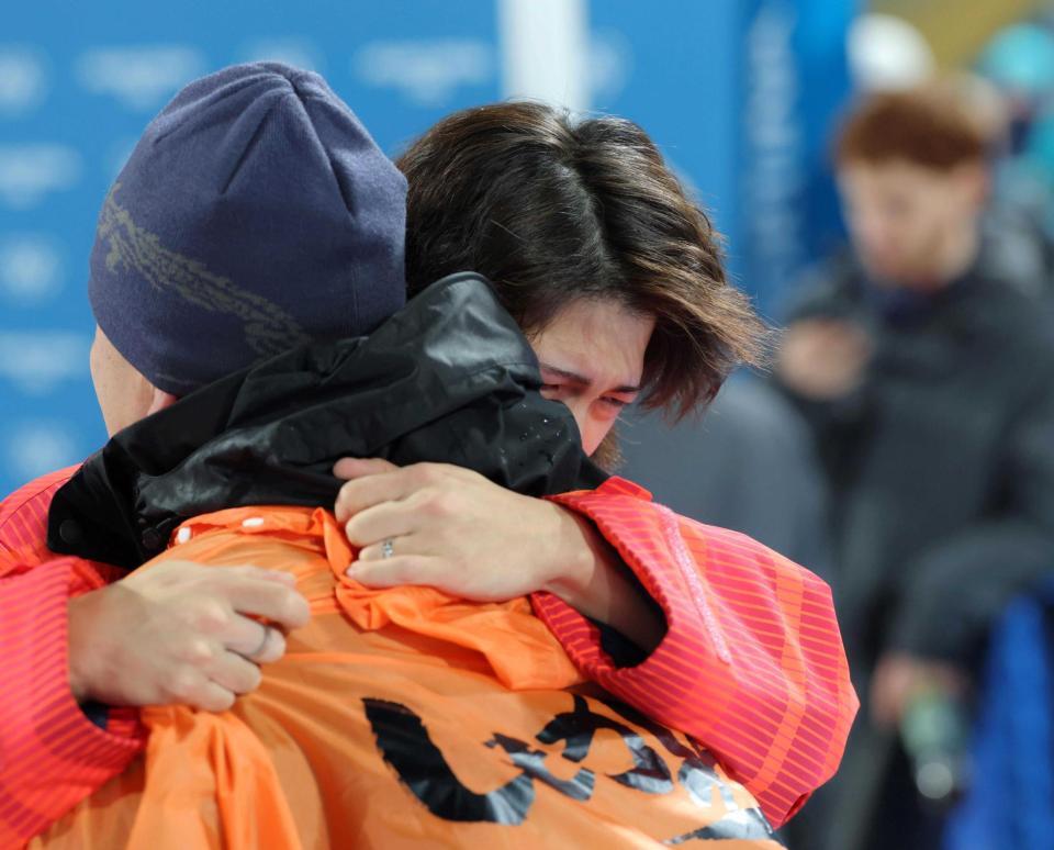 　「ごめん…」とつぶやき、父・学さんと抱き合い号泣する二階堂蓮