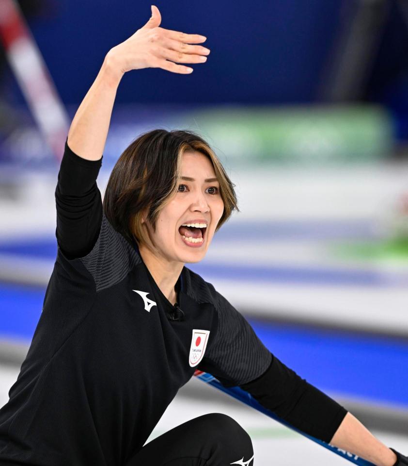 　第６エンド、指示を出す吉村＝コルティナダンペッツォ（共同）