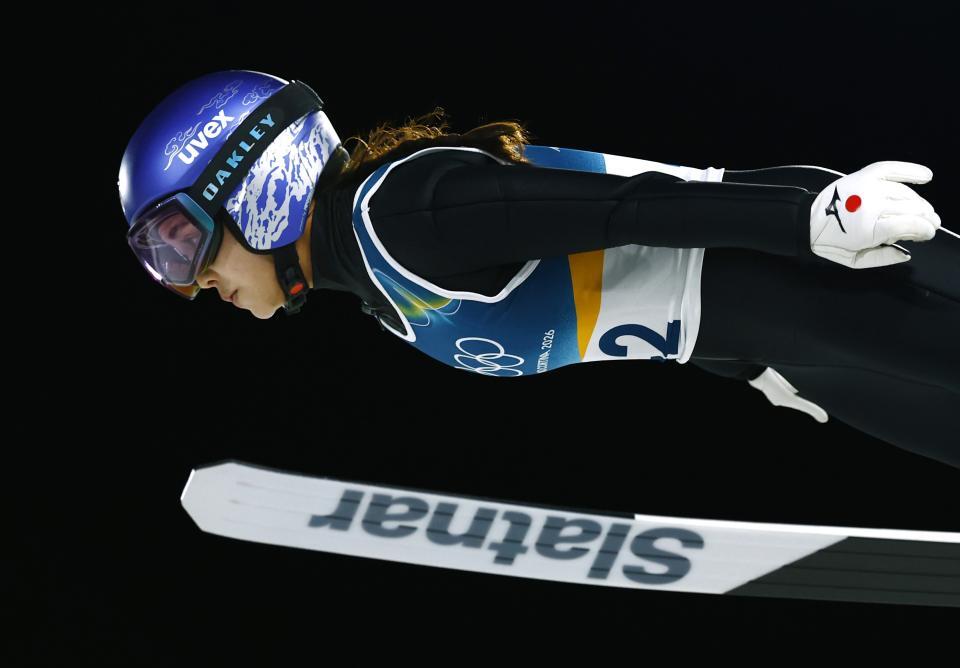 女子個人ラージヒル　高梨沙羅の１回目の飛躍＝プレダッツォ（共同）