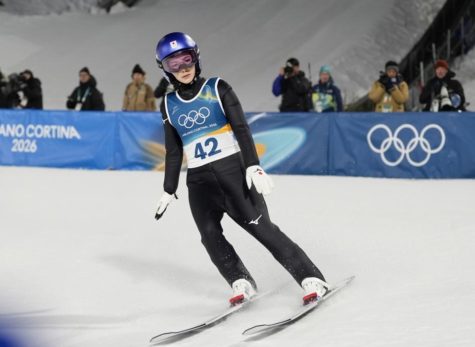 女子個人ラージヒル　２回目の飛躍を終えた高梨沙羅＝プレダッツォ（共同）