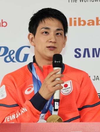 ペアフリーから一夜明け、記者会見で話す木原龍一＝ミラノ