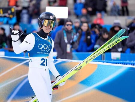 男子個人ラージヒル　前半飛躍を終えた渡部暁斗＝プレダッツォ（共同）