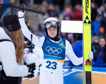 男子個人ラージヒル　前半飛躍を終えた山本涼太＝プレダッツォ（共同）