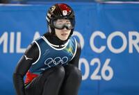 男子スーパー団体　２回目の飛躍を終えた二階堂蓮＝プレダッツォ（共同）