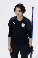 日本－カナダ　第３エンドで３点を奪われ、厳しい表情の吉村＝コルティナダンペッツォ（共同）