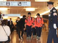 帰国した（左から）山田琉聖、小野光希、戸塚優斗＝（撮影・佐々木彰尚）