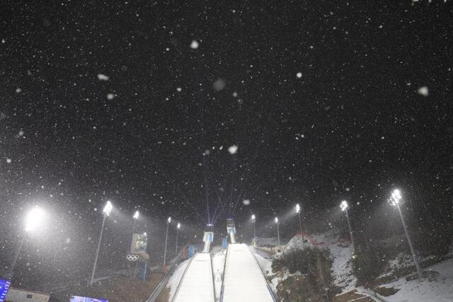 日本悪夢メダル逸ジャンプ大雪打ち切り