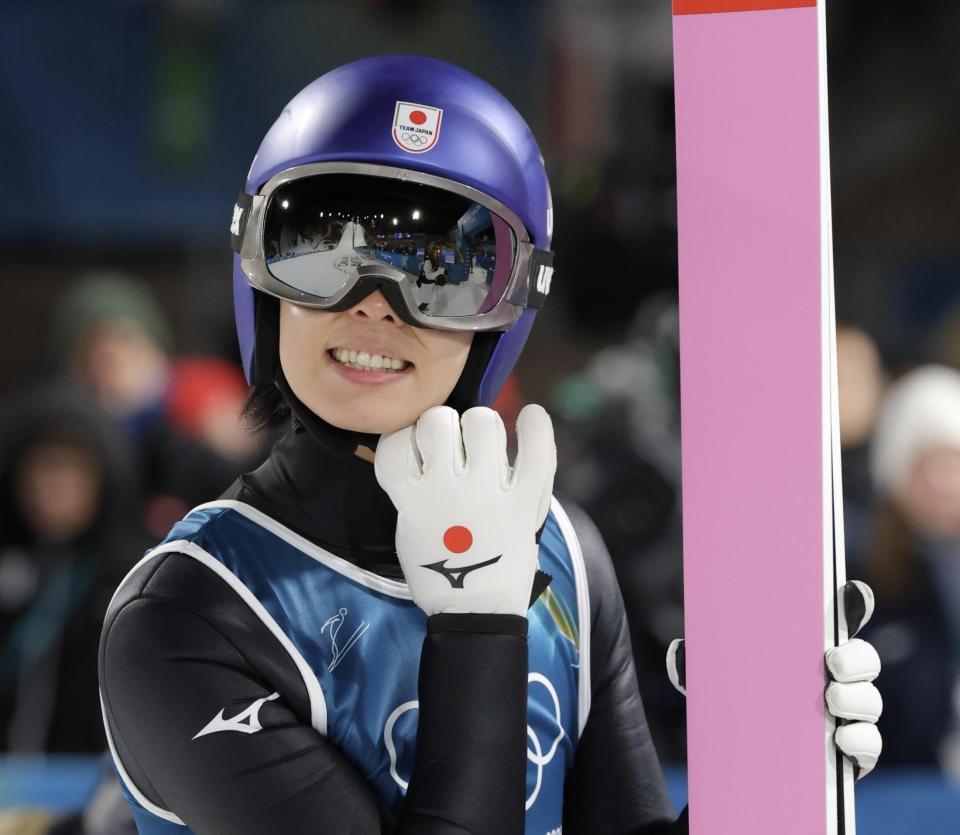 飛躍を終え、得点を見つめられ小林陵侑＝プレダッツォ・ジャンプ競技場（撮影・吉澤敬太）