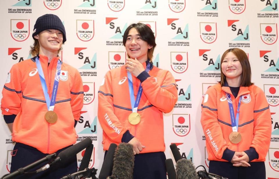 取材に応じる（左から）山田琉聖、戸塚優斗、小野光希（撮影・佐々木彰尚）