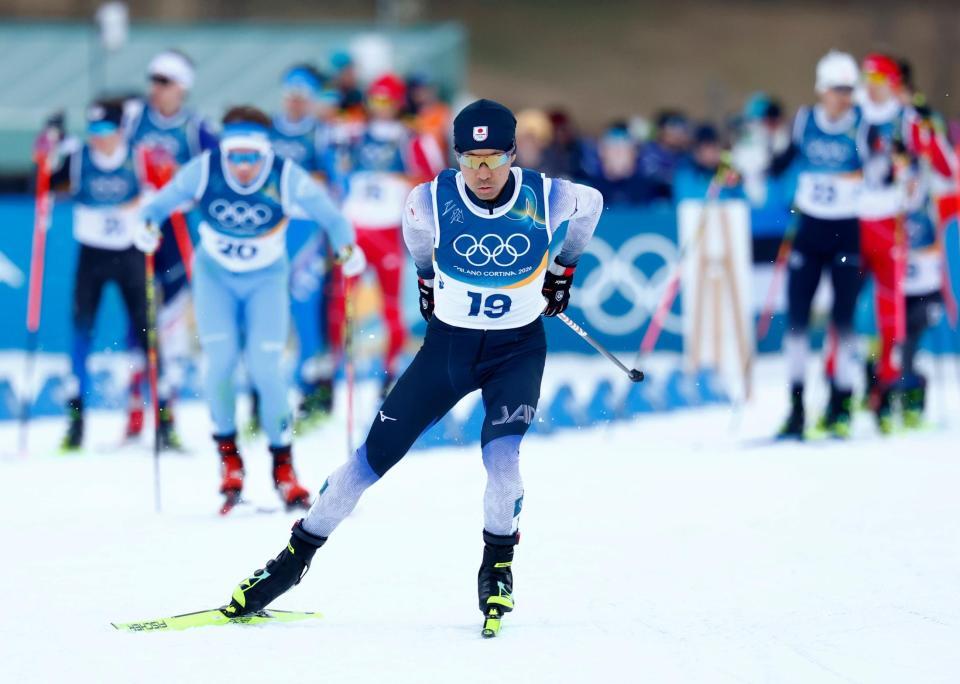 男子個人ラージヒル　後半距離で力走する渡部暁斗（19）＝テーゼロ（共同）