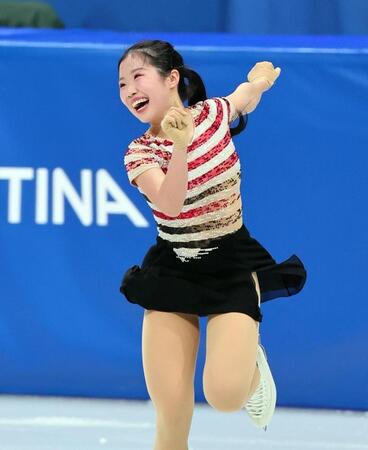 女子ＳＰで演技する中井亜美