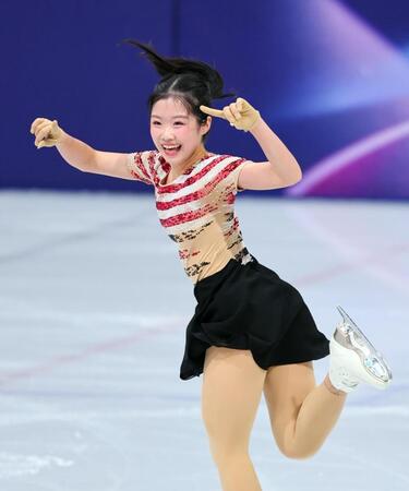 女子ＳＰで演技する中井亜美