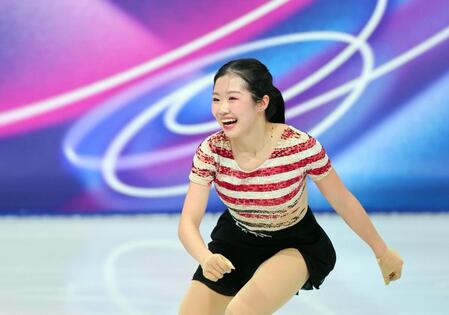 女子ＳＰで演技する中井亜美