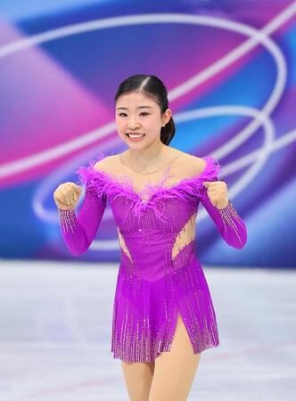 女子ＳＰ　演技を終えガッツポーズする千葉百音