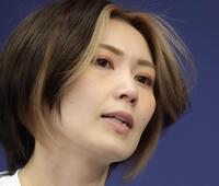 イタリアに敗れ、肩を落とす吉村紗也香＝コルティナ・カーリング・オリンピック・スタジアム（撮影・吉澤敬太）