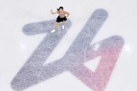 　女子ＳＰ　演技する中井亜美＝ミラノ（共同）