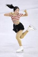 　女子ＳＰ　演技する中井亜美＝ミラノ（共同）