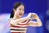 　女子ＳＰの演技を終え、カメラに向かいポーズをとる中井亜美＝ミラノ（共同）