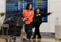 帰国した平野歩夢（撮影・佐藤厚）