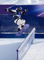 男子スロープスタイル決勝　滑走する長谷川帝勝＝リビーニョ（共同）