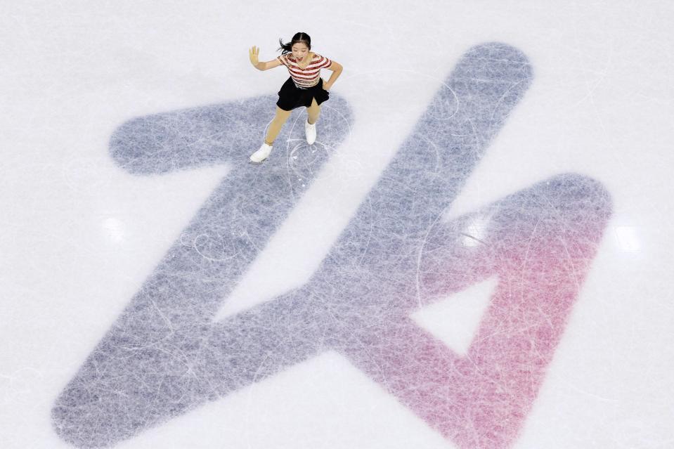 　女子ＳＰ　演技する中井亜美＝ミラノ（共同）