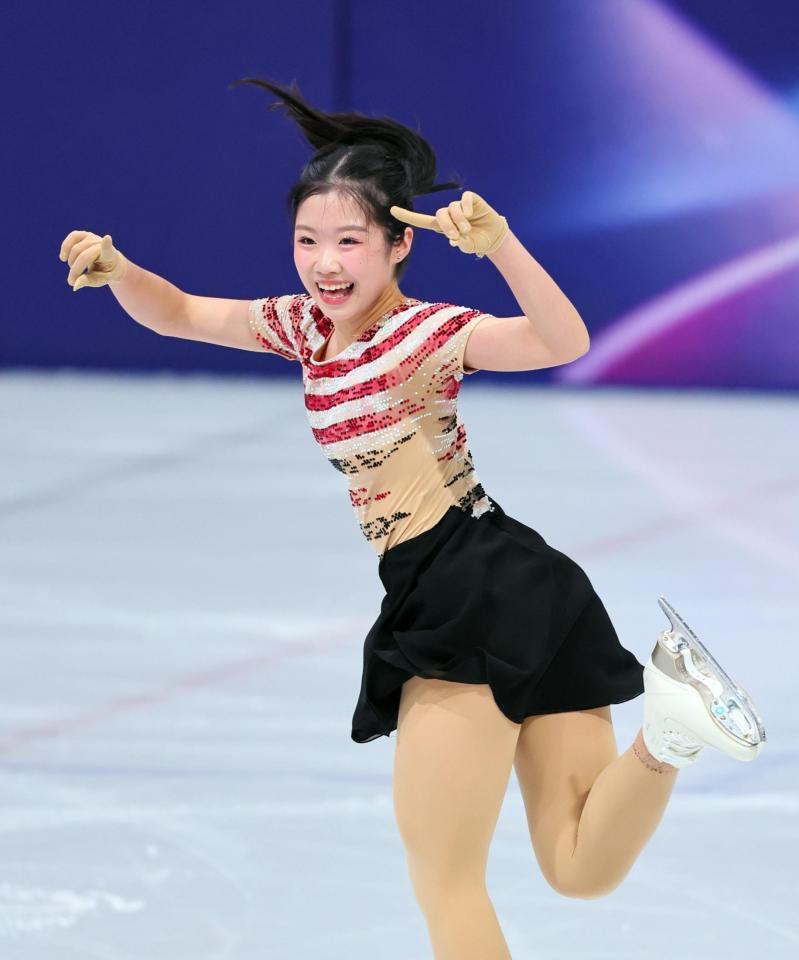 女子ＳＰで演技する中井亜美