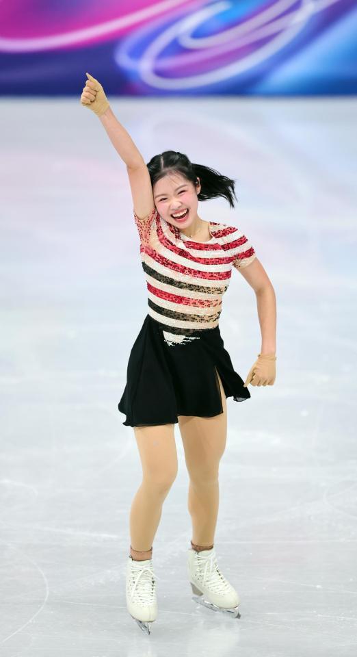 女子ＳＰ　演技を終えガッツポーズする中井亜美