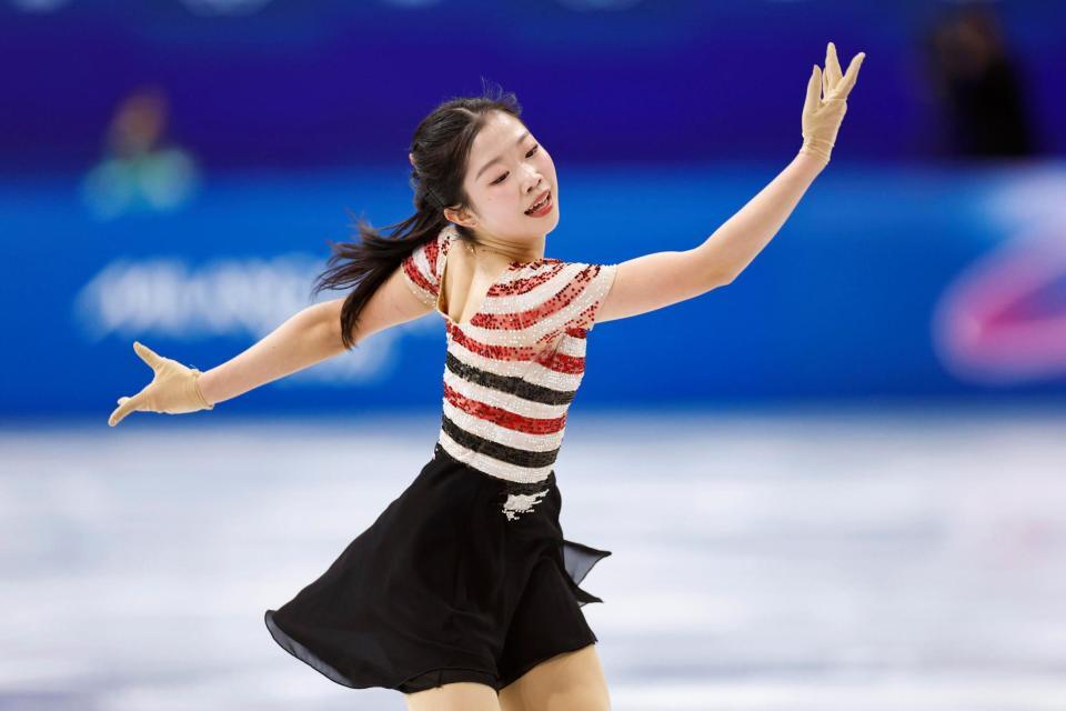 女子ＳＰ　演技する中井亜美＝ミラノ（共同）