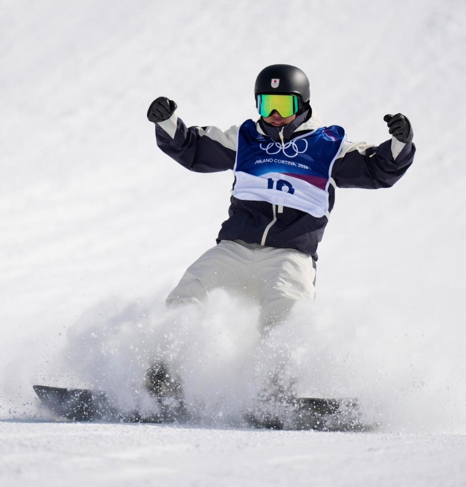 男子スロープスタイル決勝　１回目を終え、ガッツポーズする木俣椋真＝リビーニョ（共同）