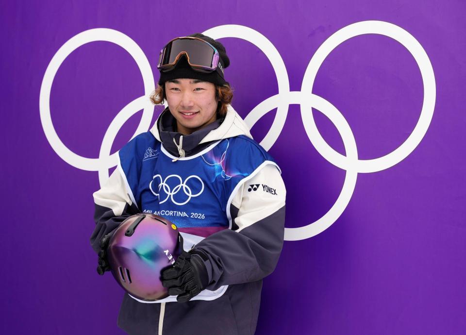 男子スロープスタイルでメダル獲得を確信し、笑顔を見せる長谷川帝勝＝リビーニョ（共同）