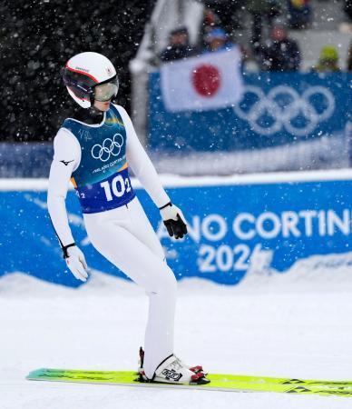 　男子団体スプリント　前半飛躍を終えた山本涼太＝プレダッツォ（共同）