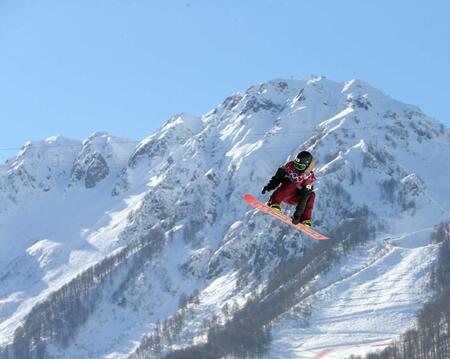ソチ五輪でエアを披露する角野友基＝２０１４年
