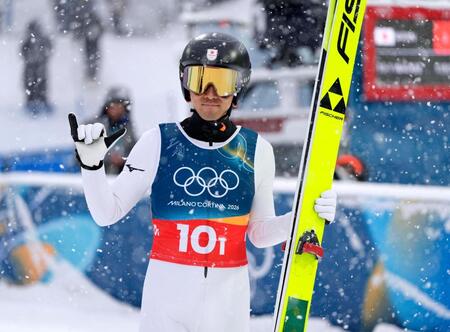 前半飛躍を終えた渡部暁斗