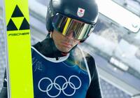 男子団体スプリントの前半飛躍で、試技に臨む渡部暁斗