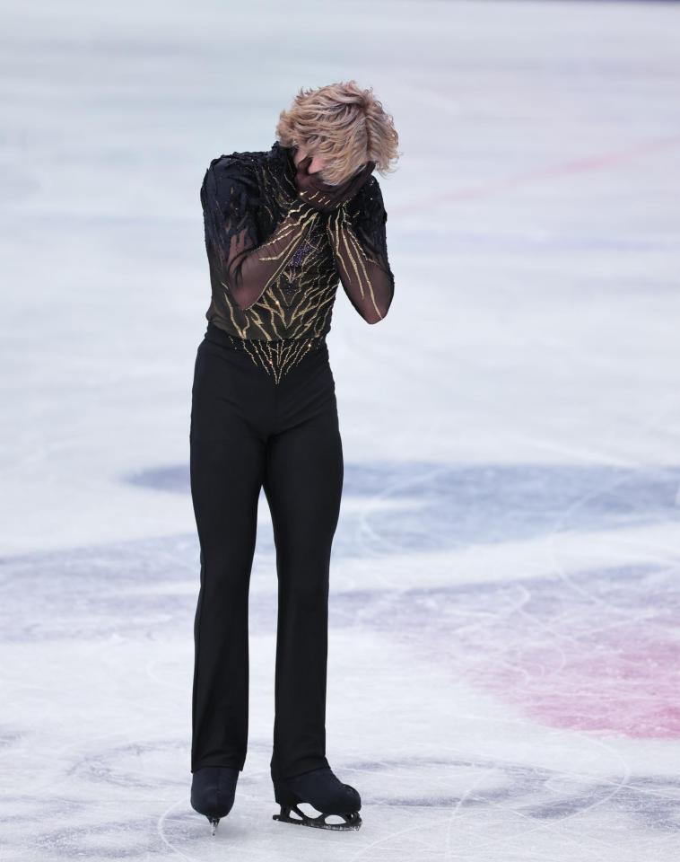 男子フリー　演技を終え顔を覆うイリア・マリニン