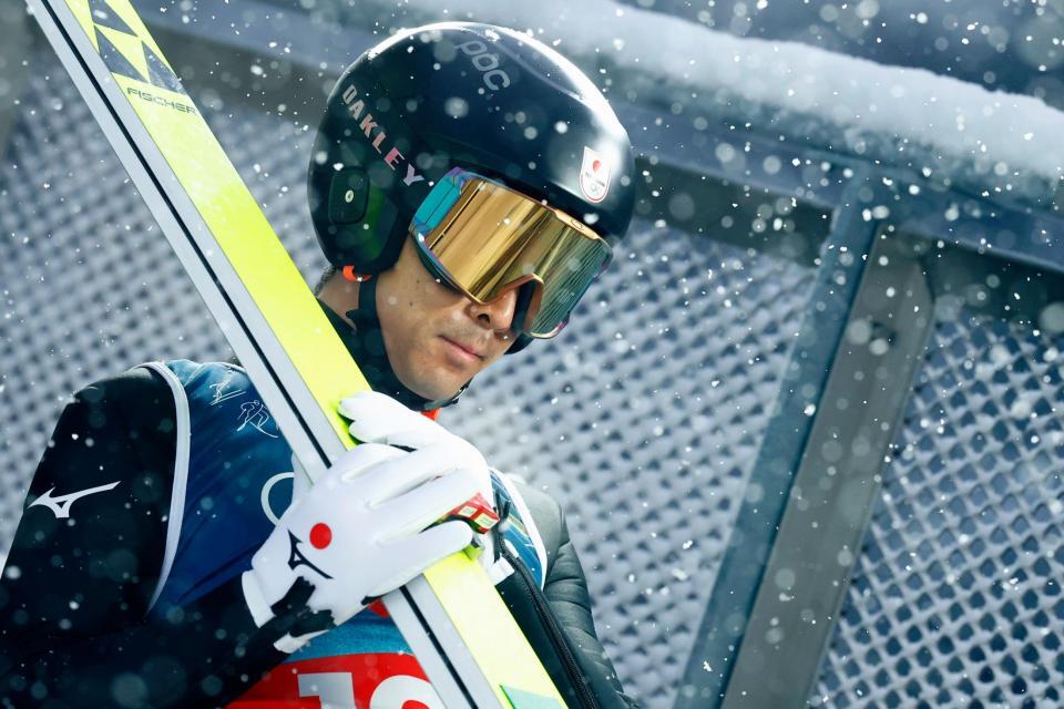 男子団体スプリントの前半飛躍で、試技に臨む渡部暁斗