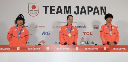 　会見する（左から）スノーボードの長谷川帝勝、木村葵来、木俣椋真（撮影・吉澤敬太）