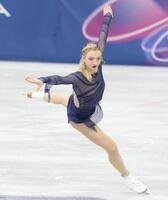 ジャンプを決める米国のアンバー・グレン＝ミラノ・アイススケートアリーナ（撮影・吉澤敬太）