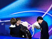 女子で銅メダルを獲得し、涙を流す中井亜美＝ミラノ（共同）