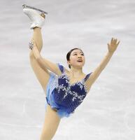 笑顔で演じる千葉百音＝ミラノ・アイススケートアリーナ（撮影・吉澤敬太）