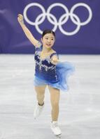 笑顔で演技する千葉百音＝ミラノアイススケートアリーナ（撮影・吉澤敬太）