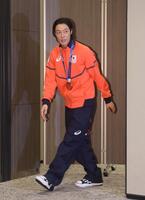 会見する小林陵侑（撮影・石井剣太郎）