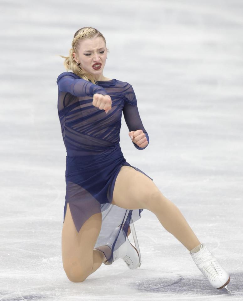 演技を終え、渾身のガッツポーズを決める米国のアンバー・グレン＝ミラノ・アイススケートアリーナ（撮影・吉澤敬太）