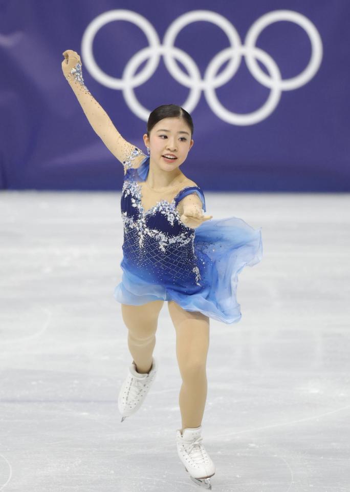 笑顔で演技する千葉百音＝ミラノアイススケートアリーナ（撮影・吉澤敬太）