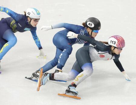 力走する長森遥南（右）＝撮影・吉澤敬太