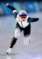 滑走する佐藤綾乃（共同）