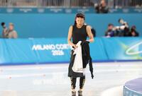 レースを終え、視線を落とす高木美帆＝ミラノ・スピードスケート・スタジアム（撮影・吉澤敬太）