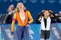 女子１０００メートルで優勝したレールダム（左）＝９日（共同）