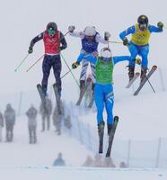 男子スキークロス決勝　滑走する古野慧（左端）＝リビーニョ（共同）
