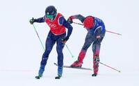 スキークロス 男子準々決勝で滑走する古野慧(写真提供・ロイター／アフロ）